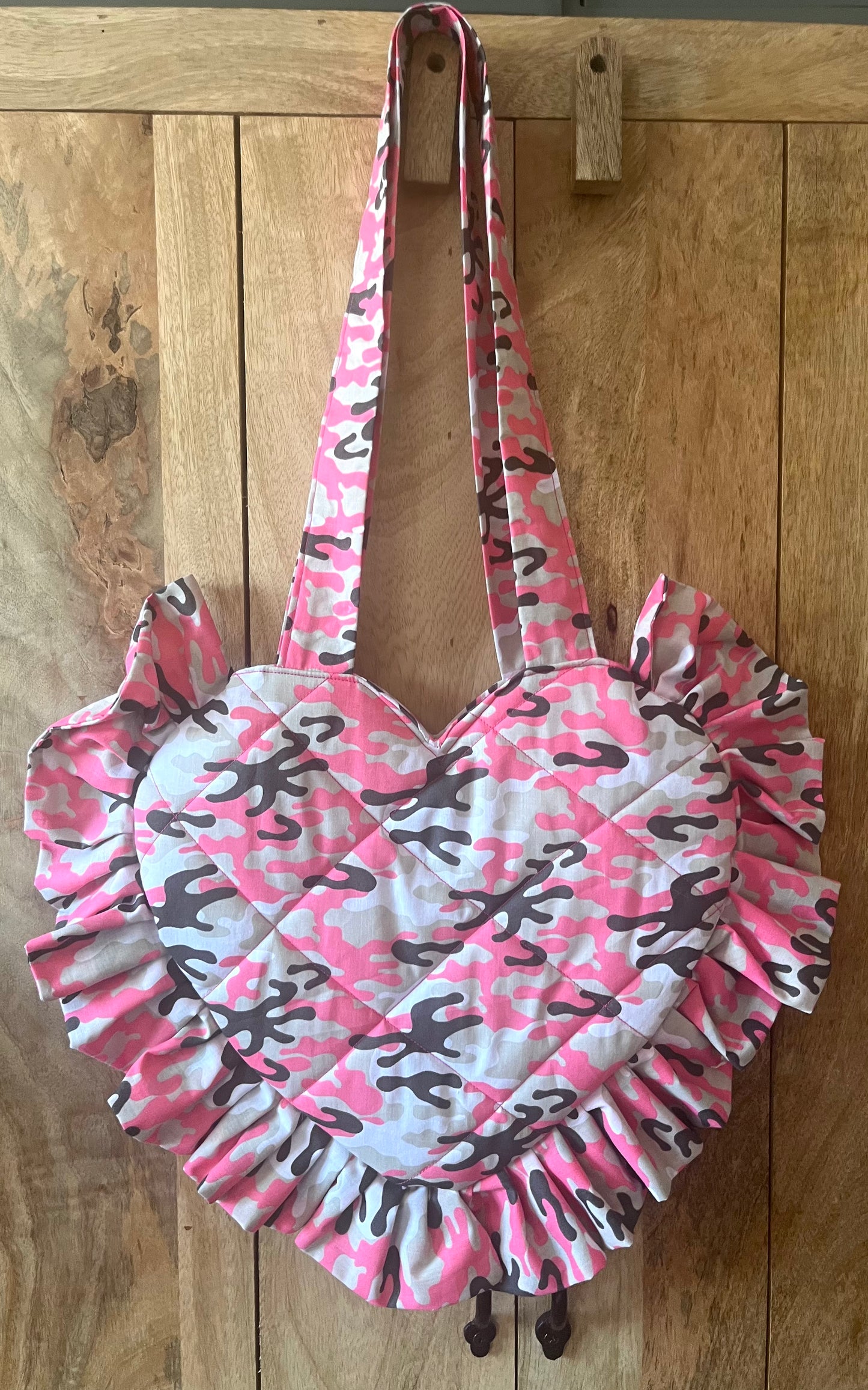 Small Pink Camo Frill Heart Tote Bag
