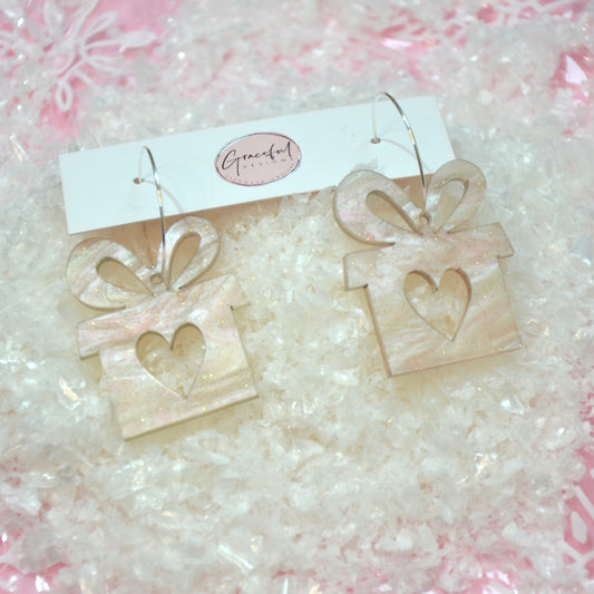 Pinky Pearl Present Hoop Earrings